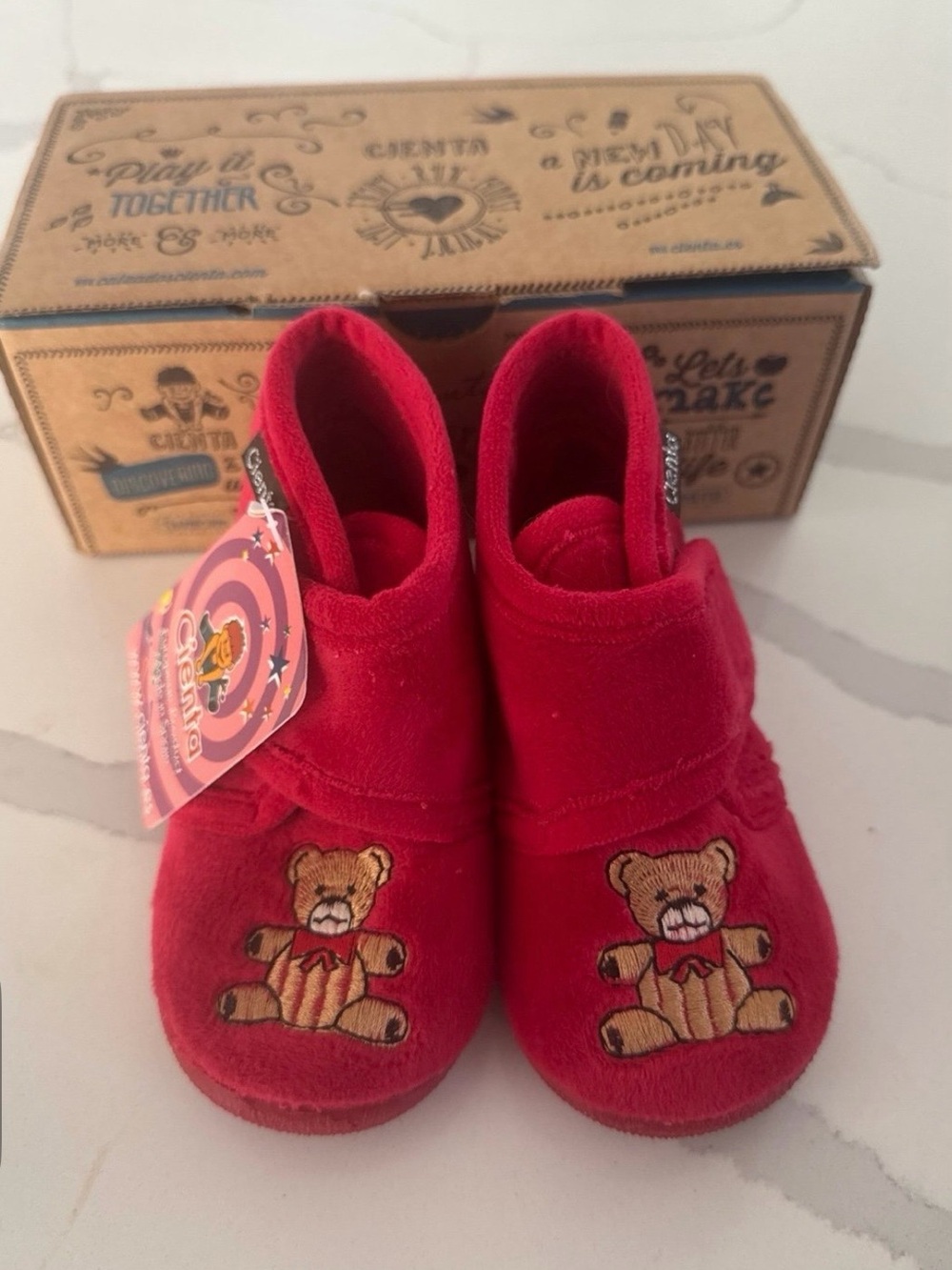 Cienta Red Teddy Embroidered Kids Shoes
